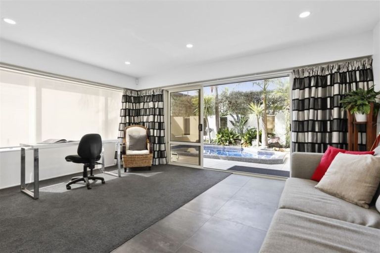 Photo of property in 5a Craig Road, Milford, Auckland, 0620