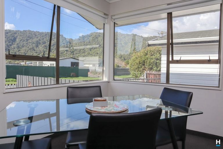 Photo of property in 74 Hall Street, Cobden, Greymouth, 7802