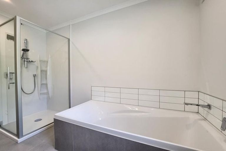 Photo of property in 28a Redwood Avenue, Tawa, Wellington, 5028