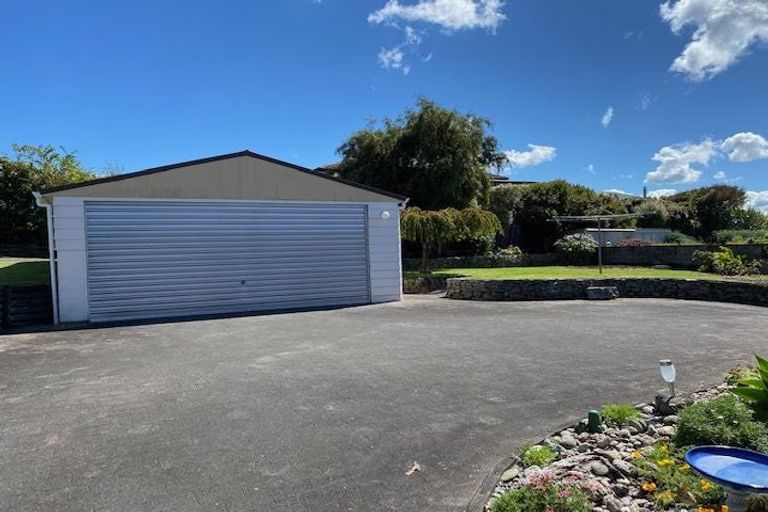 Photo of property in 17 Kinder Street, Acacia Bay, Taupo, 3330