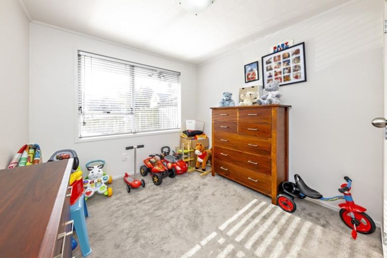 Photo of property in 34 Frobisher Way, Clendon Park, Auckland, 2103
