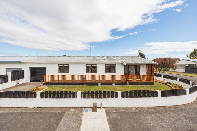 Photo of property in 35 Acacia Street, Kelvin Grove, Palmerston North, 4414