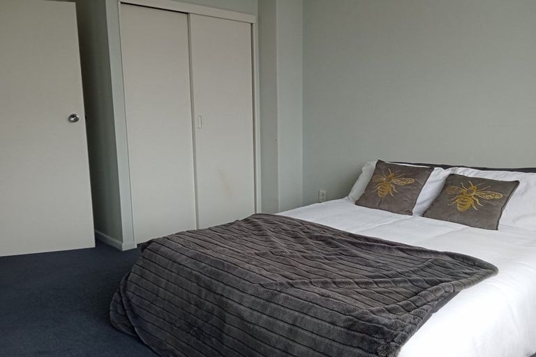 Photo of property in Grandstand Apartments, 37/80 Kent Terrace, Mount Victoria, Wellington, 6011