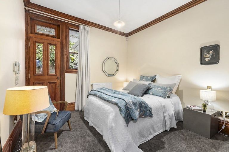 Photo of property in 320 Oriental Parade, Oriental Bay, Wellington, 6011