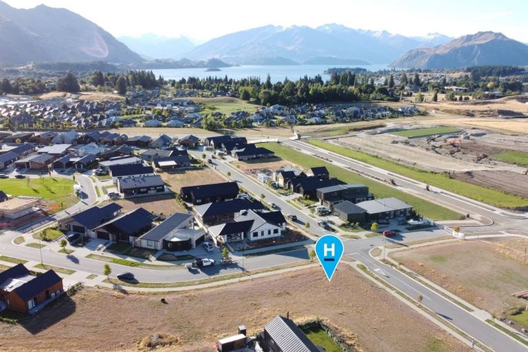 Photo of property in 28 Doug Ledgerwood Drive, Wanaka, 9305