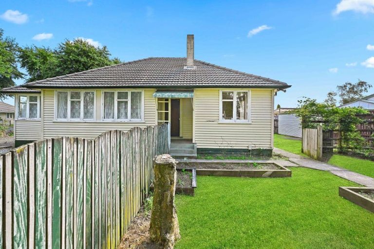 Photo of property in 1 Kenney Crescent, Fairfield, Hamilton, 3214