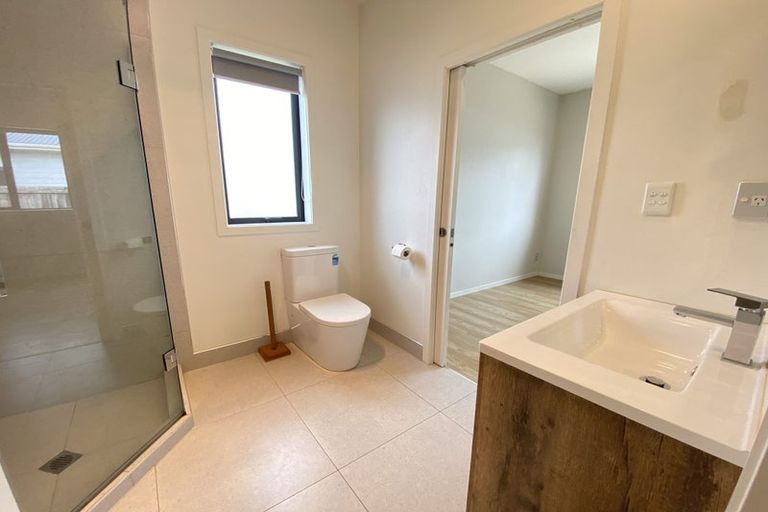 Photo of property in 5 Tawa Road, Te Atatu Peninsula, Auckland, 0610