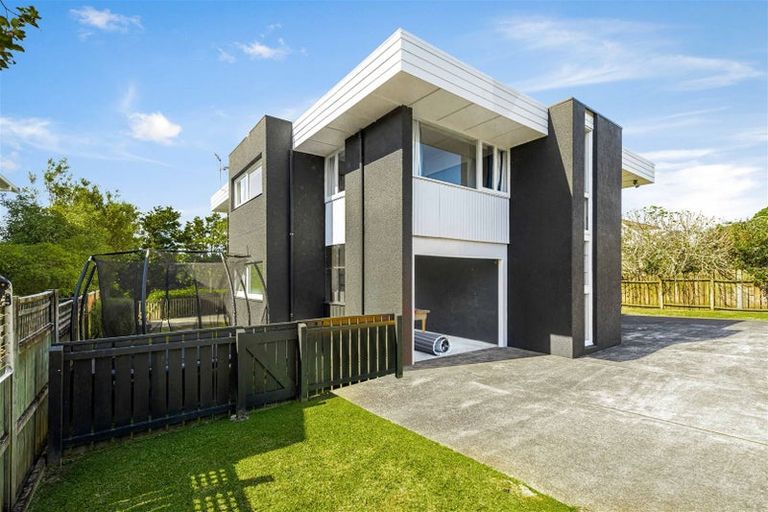 Photo of property in 94 Exmouth Road, Northcote, Auckland, 0627