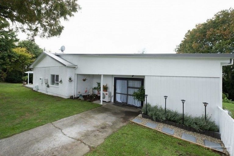 Photo of property in 18 Castle Street, Eltham, 4322