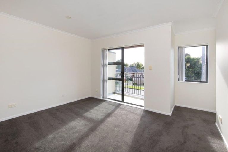 Photo of property in 3/17 Harbour View Road, Te Atatu Peninsula, Auckland, 0610