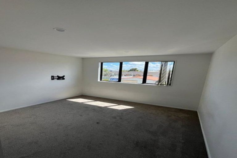 Photo of property in 7/148 Lincoln Road, Henderson, Auckland, 0610