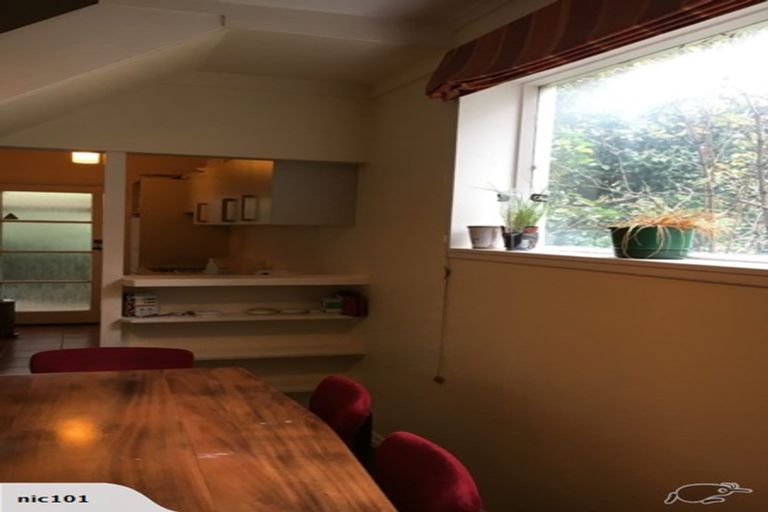 Photo of property in 82 Oriental Parade, Oriental Bay, Wellington, 6011