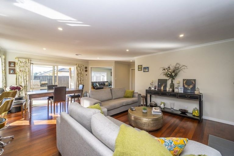 Photo of property in 1 Madison Street, Carterton, 5713