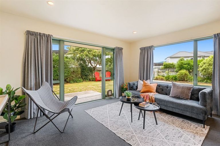 Photo of property in 20 Lanyon Place, Whitby, Porirua, 5024