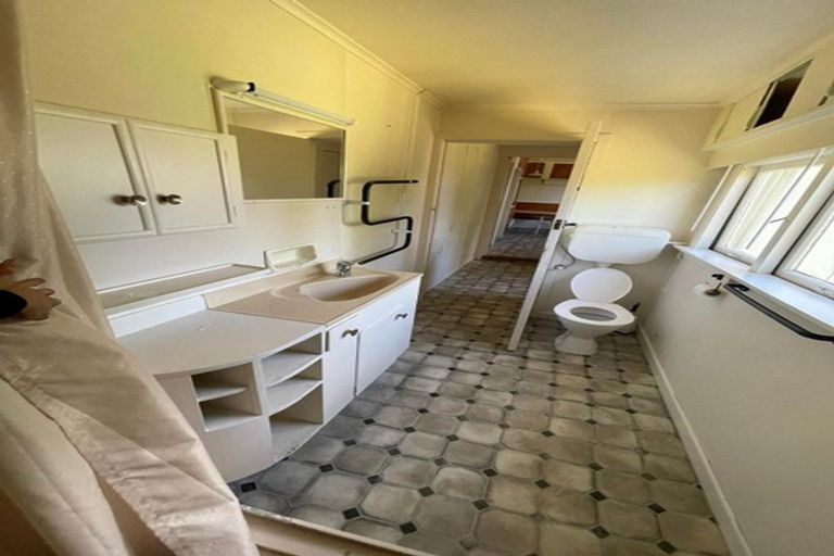 Photo of property in 84 Island Bay Road, Beach Haven, Auckland, 0626