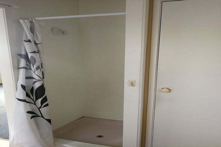 Photo of property in 43 Sunnyside Road, Sunnyvale, Auckland, 0612