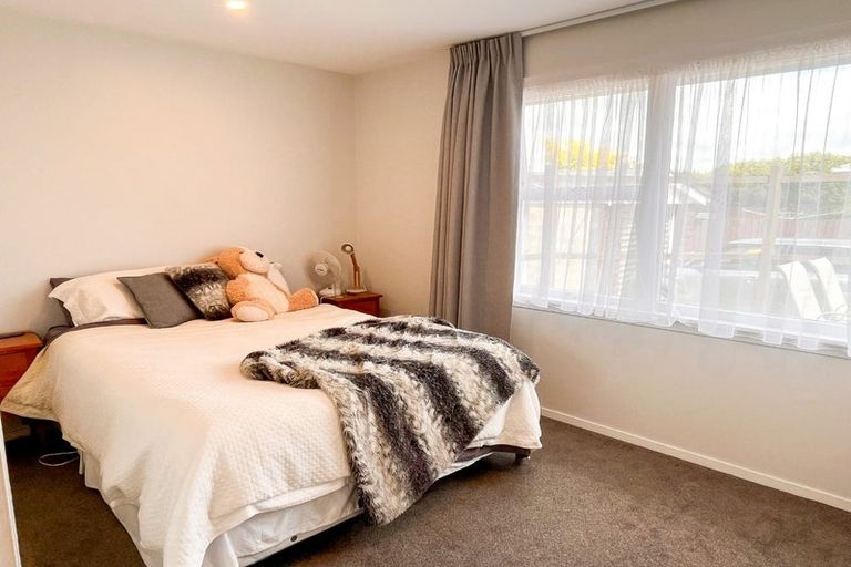 Photo of property in 37 Warren Crescent, Hillmorton, Christchurch, 8025