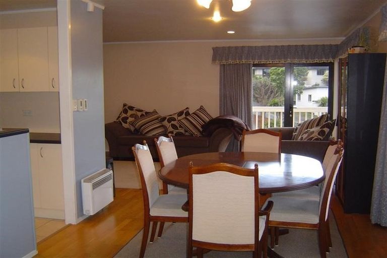 Photo of property in 28 King Richard Place, Browns Bay, Auckland, 0630