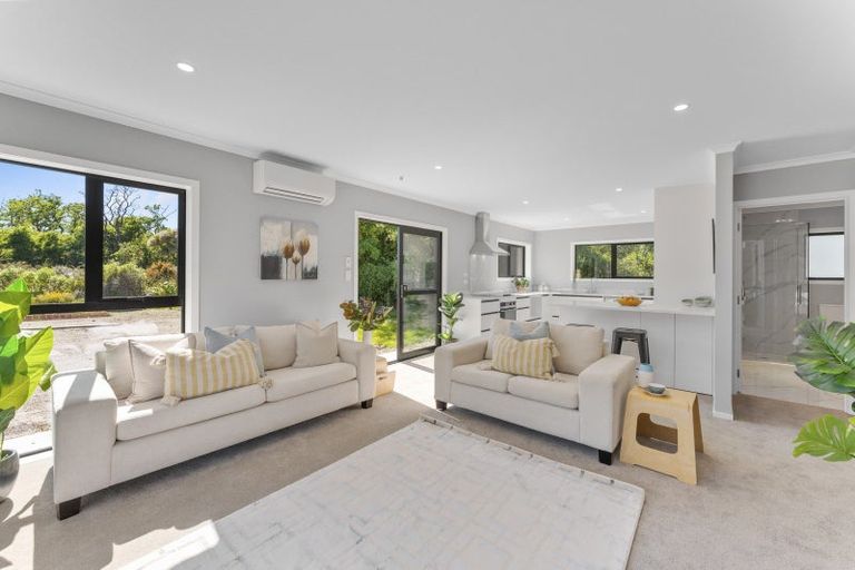 Photo of property in 10 Winnie Close, Acacia Bay, Taupo, 3330