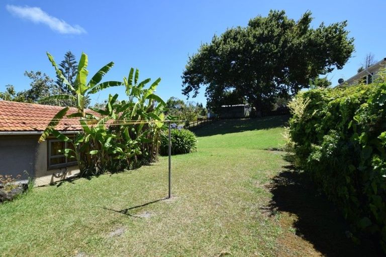 Photo of property in 25 Stottholm Road, Titirangi, Auckland, 0604