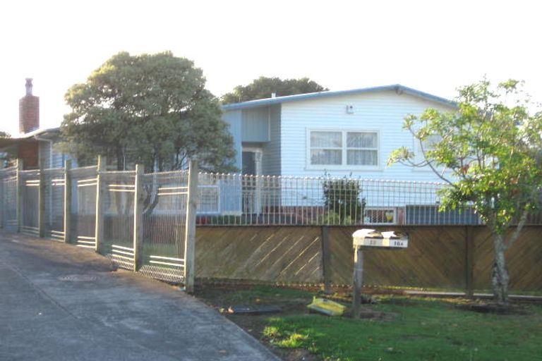 Photo of property in 18 Hepburn Road, Glendene, Auckland, 0602