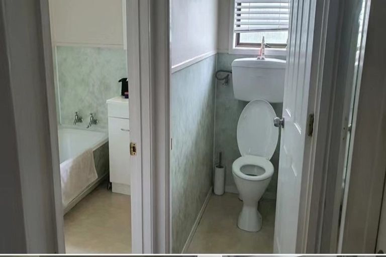 Photo of property in 82 Whangaparaoa Road, Red Beach, 0932