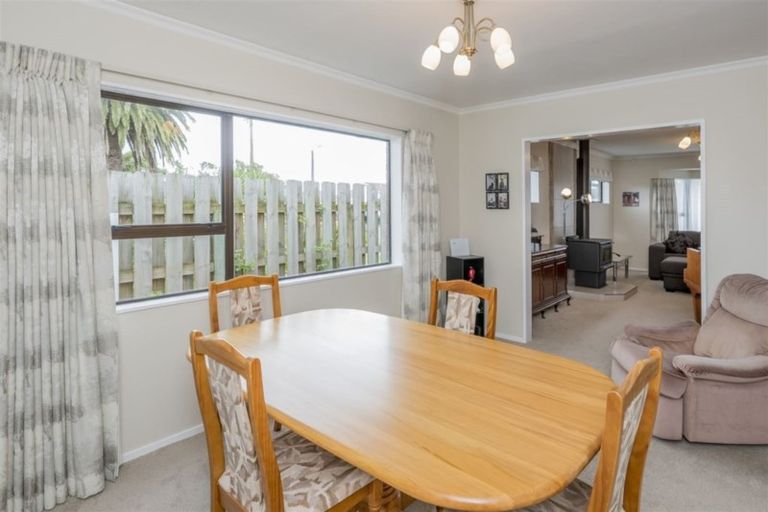 Photo of property in 42 Kent Street, Levin, 5510