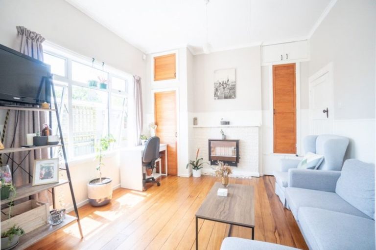 Photo of property in 40 Kingswood Street, Takaro, Palmerston North, 4412