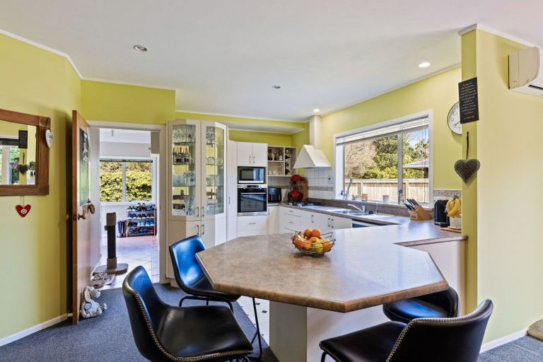 Photo of property in 12 Beaumont Crescent, Frankleigh Park, New Plymouth, 4310