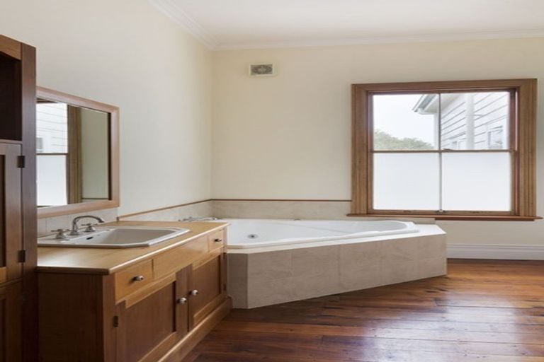 Photo of property in 32 Bellevue Road, Mount Eden, Auckland, 1024