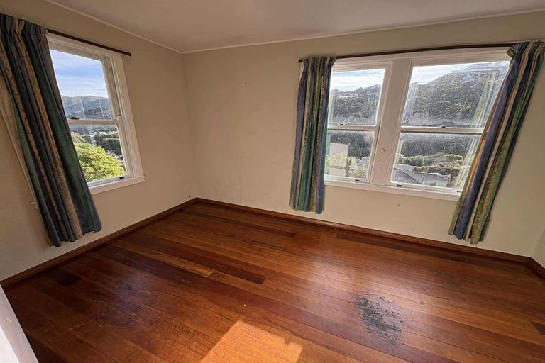 Photo of property in 21 Montgomery Avenue, Karori, Wellington, 6012