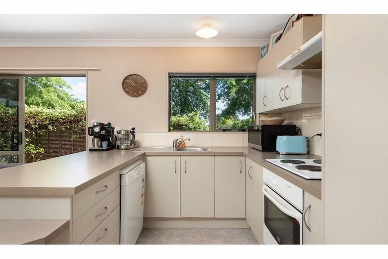 Photo of property in 2 Lysaght Place, Welcome Bay, Tauranga, 3112