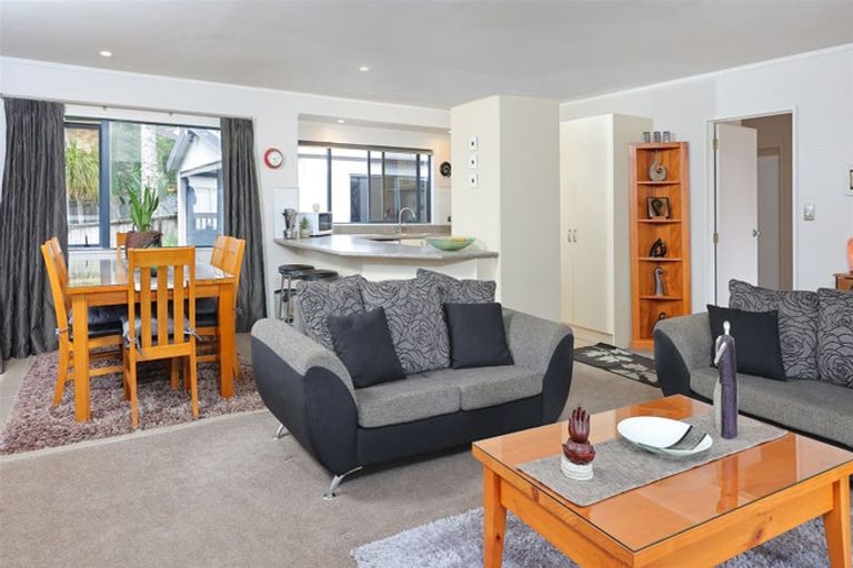 Photo of property in 5 Cognac Place, Henderson, Auckland, 0612