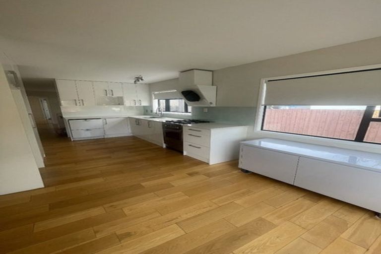 Photo of property in 4 Coubray Place, Botany Downs, Auckland, 2010