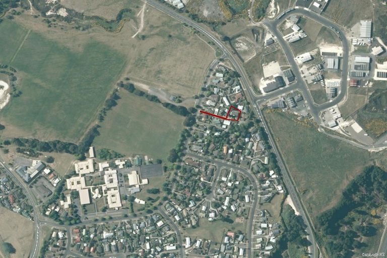 Photo of property in 26 Invergarry Road, Hilltop, Taupo, 3330