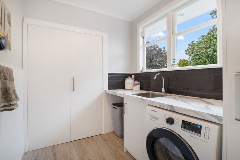 Photo of property in 5 Wigan Place, Hokowhitu, Palmerston North, 4410