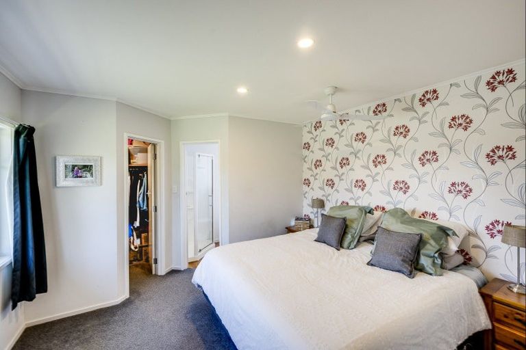 Photo of property in 2 Shirley Place, Bay View, Napier, 4104