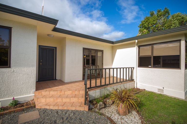 Photo of property in 40 Weston Avenue, Roslyn, Palmerston North, 4414