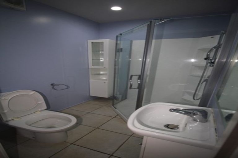 Photo of property in 28 Tamworth Crescent, Newlands, Wellington, 6037