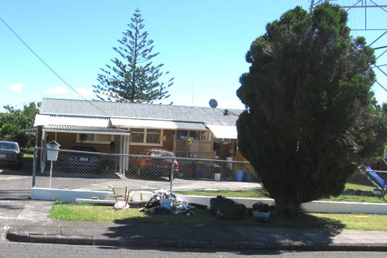 Photo of property in 26 Cobham Crescent, Kelston, Auckland, 0602