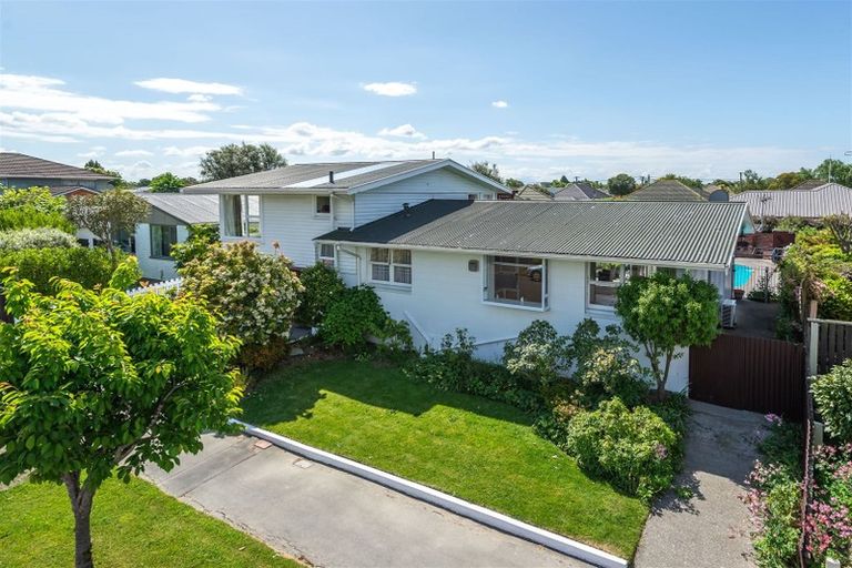 Photo of property in 20 Rosedale Place, Avonhead, Christchurch, 8042