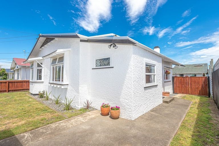 Photo of property in 6 Central Avenue, Gonville, Whanganui, 4501