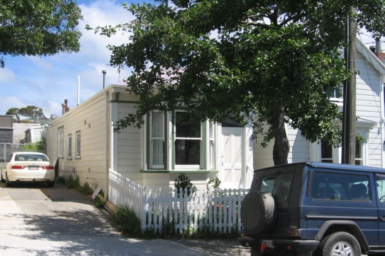 Photo of property in 76 Elizabeth Street, Mount Victoria, Wellington, 6011