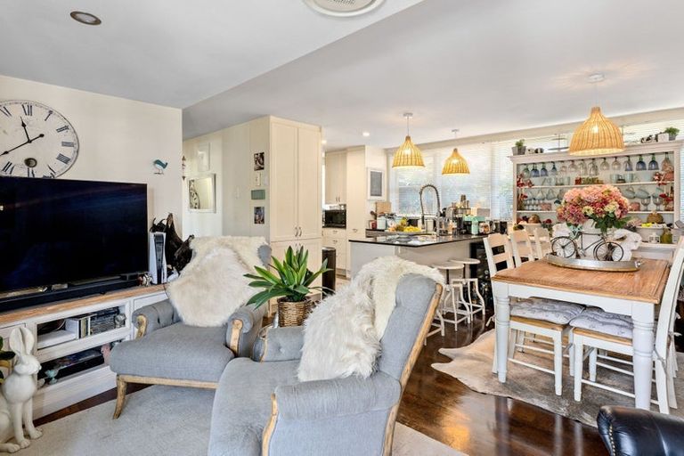 Photo of property in 149 Memorial Avenue, Burnside, Christchurch, 8053