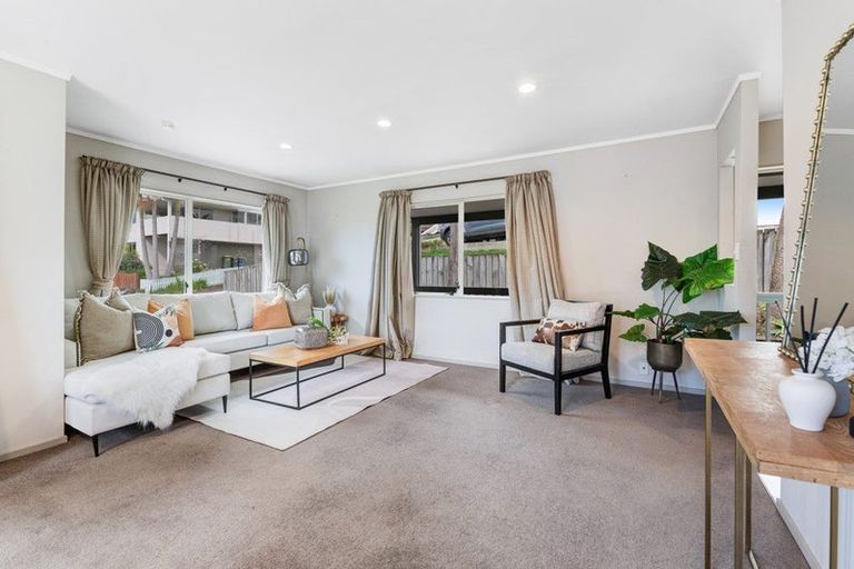 Photo of property in 2/45 Unsworth Drive, Unsworth Heights, Auckland, 0632