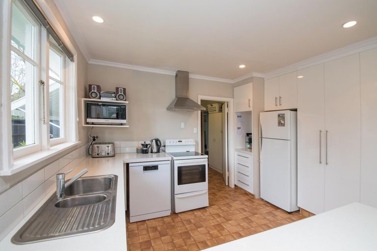 Photo of property in 6 Trent Avenue, Hokowhitu, Palmerston North, 4410