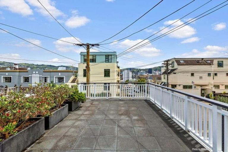 Photo of property in 18 Hawker Street, Mount Victoria, Wellington, 6011