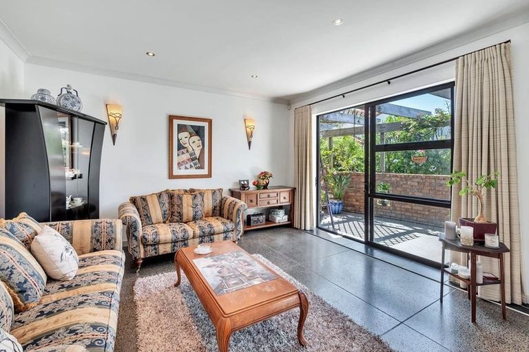 Photo of property in 21 South Kensington Way, Henderson, Auckland, 0612