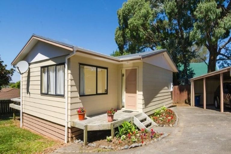 Photo of property in 10a Elizabeth Drive, West Harbour, Auckland, 0618