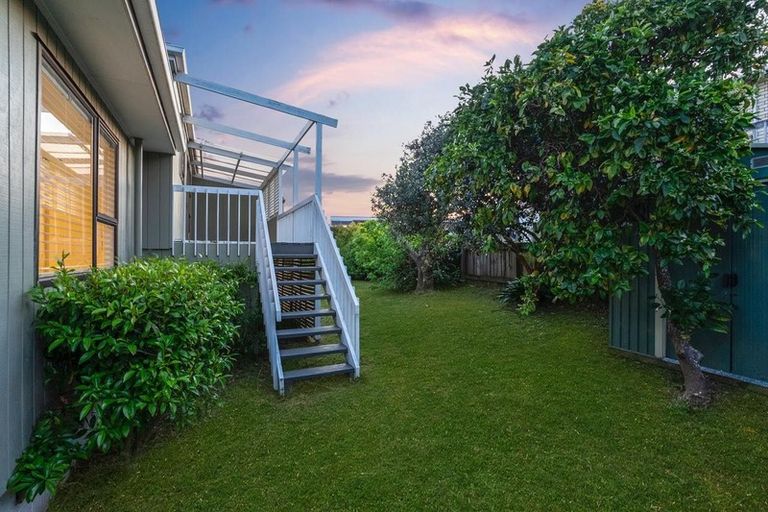 Photo of property in 3/28 Beach Road, Castor Bay, Auckland, 0620